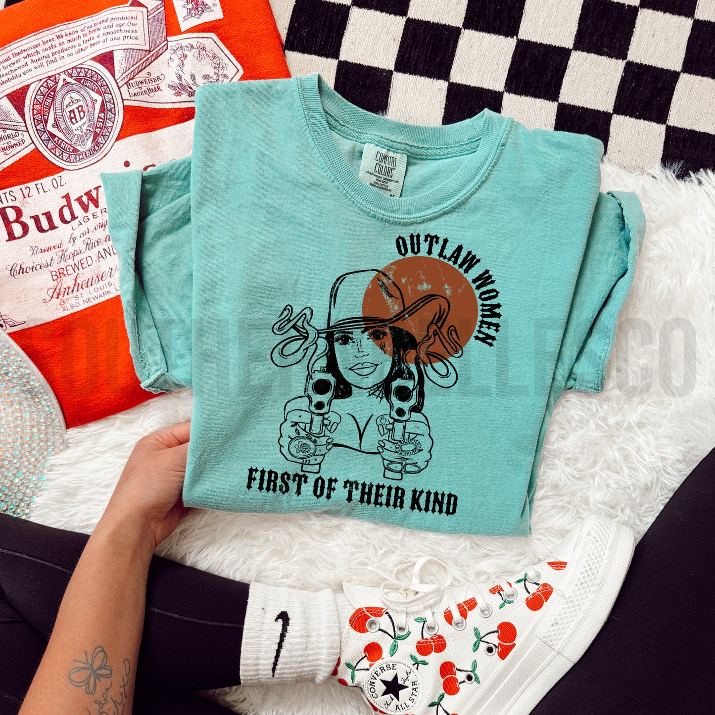 PREORDER Outlaw Women Tee *2 Colors* (SHIPS TO ME: 20-24 BUSINESS DAYS AFTER 9/12)