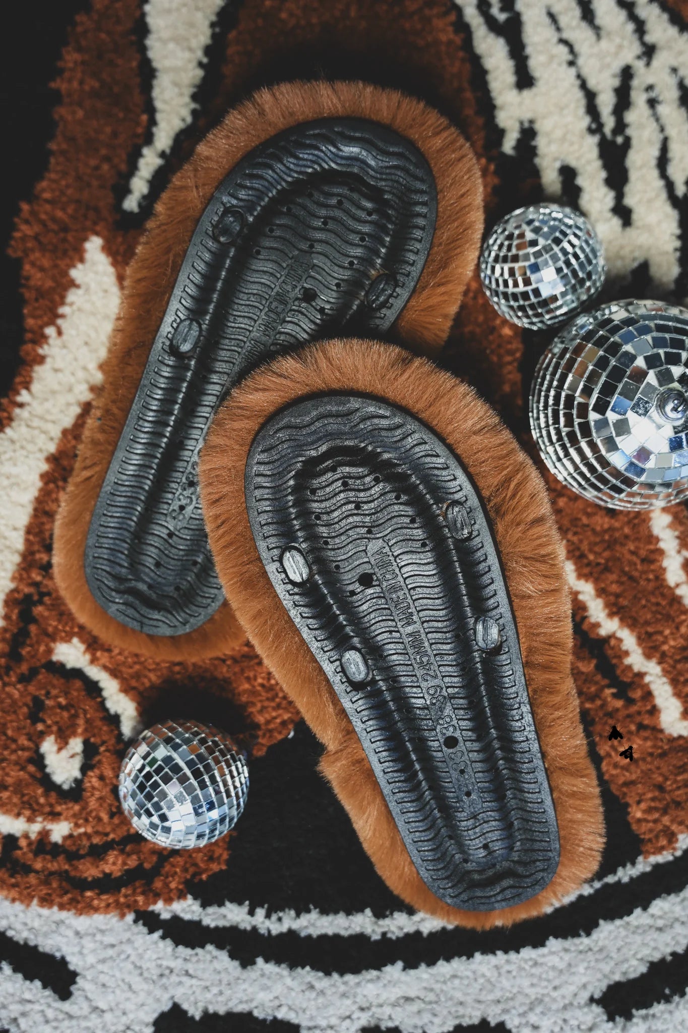 SIZE 5/6 Home Buckle Slippers *Pop*