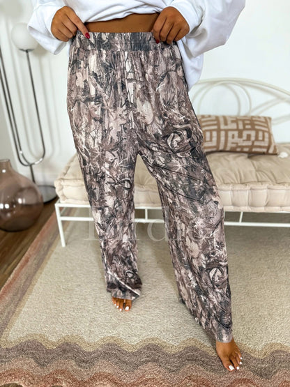 SIZE MEDIUM Camo Lounge Pants