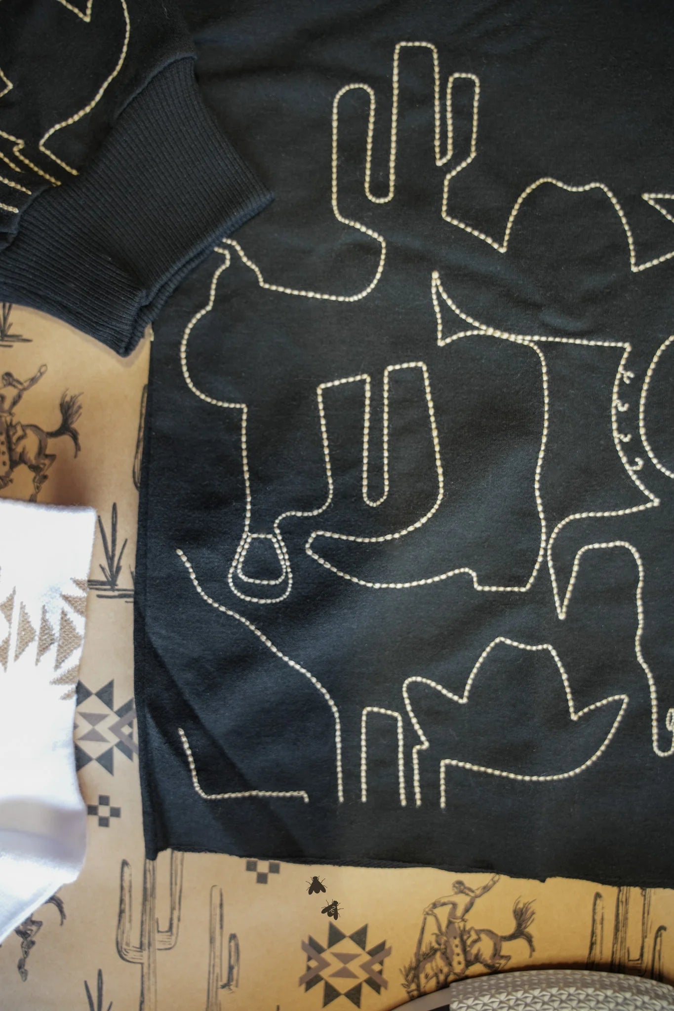 SIZE MEDIUM Tucson Thread Crewneck