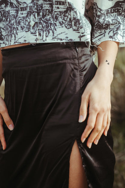 SIZE SMALL Tombstone Slit Skirt